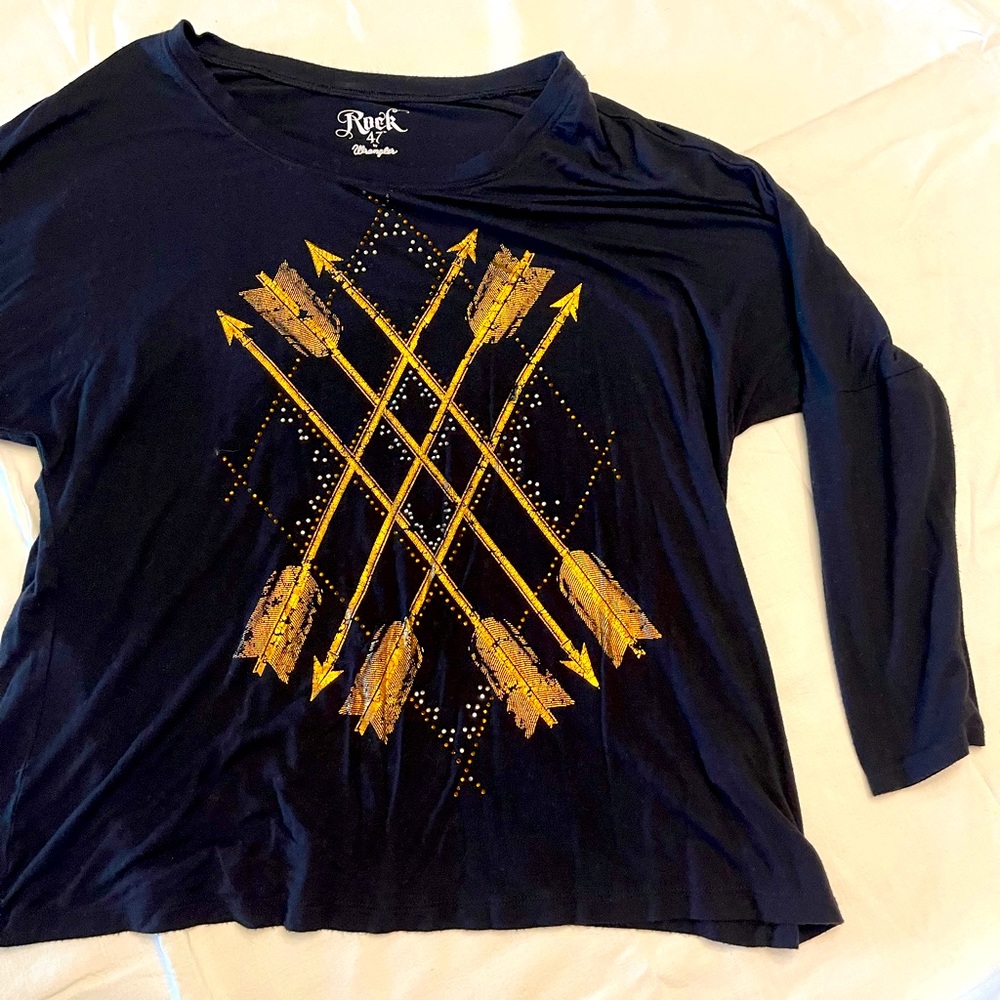 Wrangler 3/4 sleeve top, Black and gold arrows